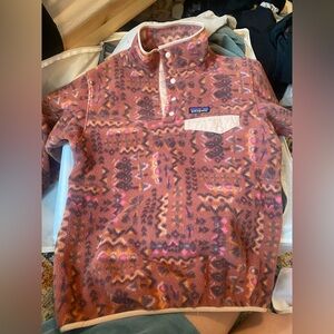 Women’s Patagonia pull over barely worn!